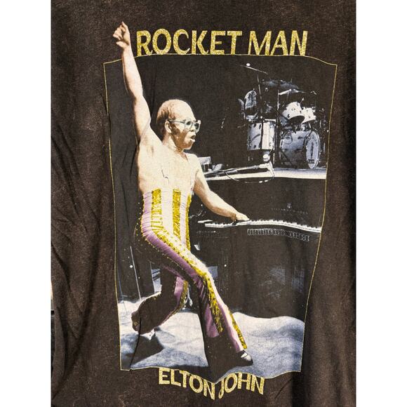 Elton John “Rocket Man” Vintage Style Graphic T-Shirt Black Distressed XL - Picture 7 of 7
